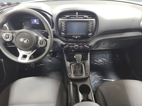 Used 2021 Kia Soul LX FWD image 2