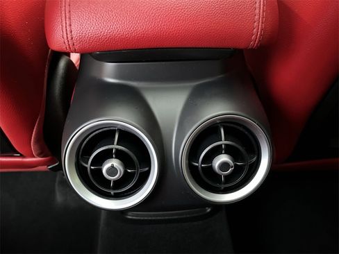 Used 2019 Alfa Romeo Stelvio image 21