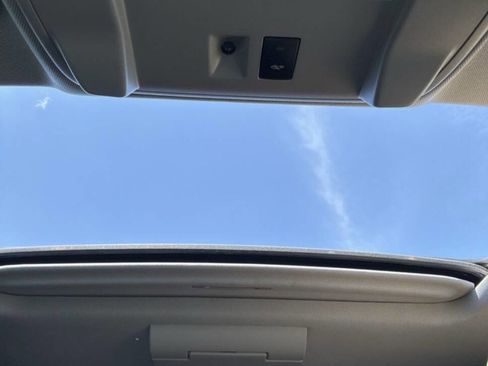 Used 2018 Chevrolet Suburban Premier RWD image 18