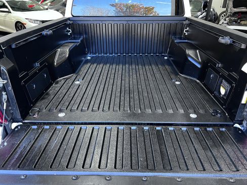 Used 2017 Toyota Tacoma TRD Sport w/ Tow Package (A/T) image 25