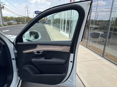 Used 2025 Volvo XC90 B6 Plus AWD/4WD image 14