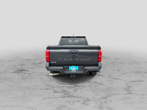 Used 2025 Toyota Tacoma SR5 AWD/4WD image 7