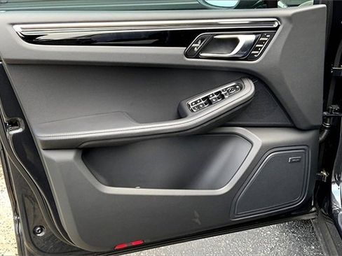 New 2025 Porsche Macan image 27