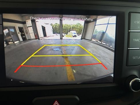 Used 2025 Kia Soul LX w/ LX Technology Package FWD image 22