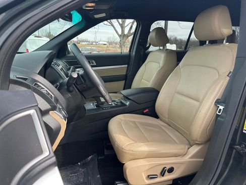 Used 2016 Ford Explorer XLT w/ Equipment Group 202A image 3