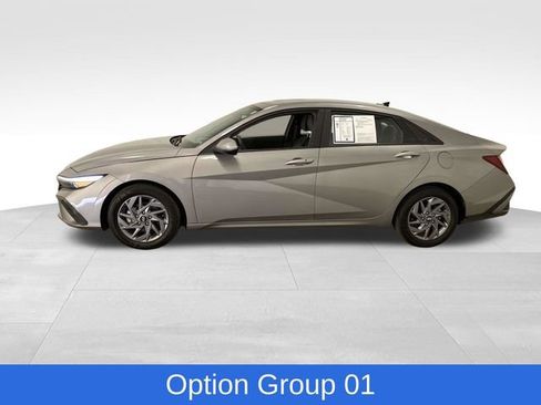 Used 2024 Hyundai Elantra SEL image 2