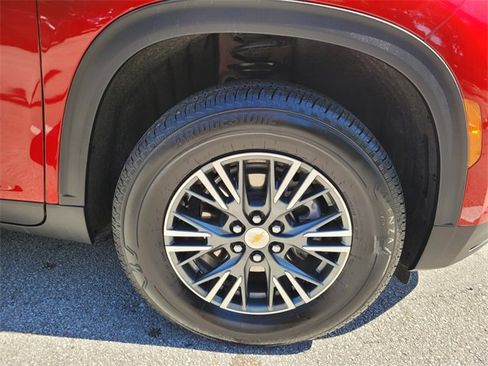 Used 2025 Chevrolet Traverse LT image 26