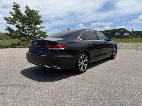 Used 2022 Volkswagen Passat 2.0T SE FWD image 5
