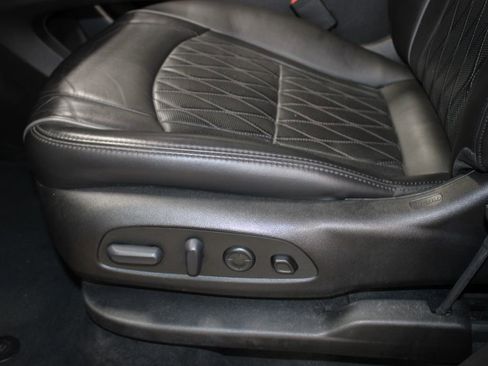 Used 2022 Buick Enclave Avenir w/ Avenir Technology Package image 13