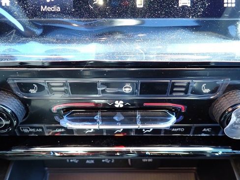 New 2025 Jeep Grand Cherokee Altitude image 19