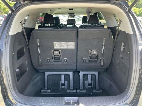 Used 2022 Kia Carnival EX FWD image 16