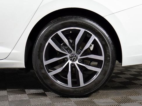 Used 2025 Volkswagen Jetta SE w/ Sunroof Package image 18