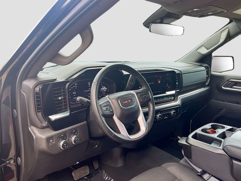 Used 2025 GMC Sierra 1500 Elevation AWD/4WD image 9