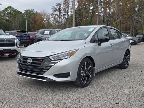 New 2025 Nissan Versa SR w/ Trunk Package image 4