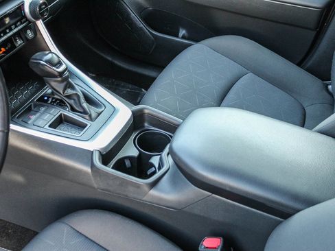 Used 2021 Toyota RAV4 XLE image 20