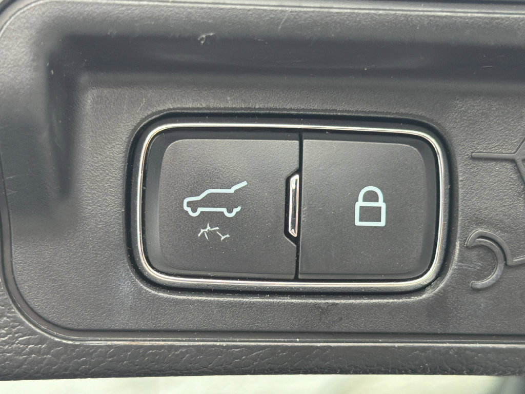 Used 2023 Ford Explorer XLT w/ Equipment Group 202A AWD/4WD image 19