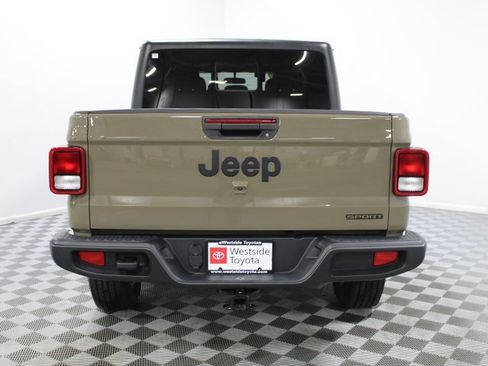 Used 2020 Jeep Gladiator Sport w/ Quick Order Package 24S image 5