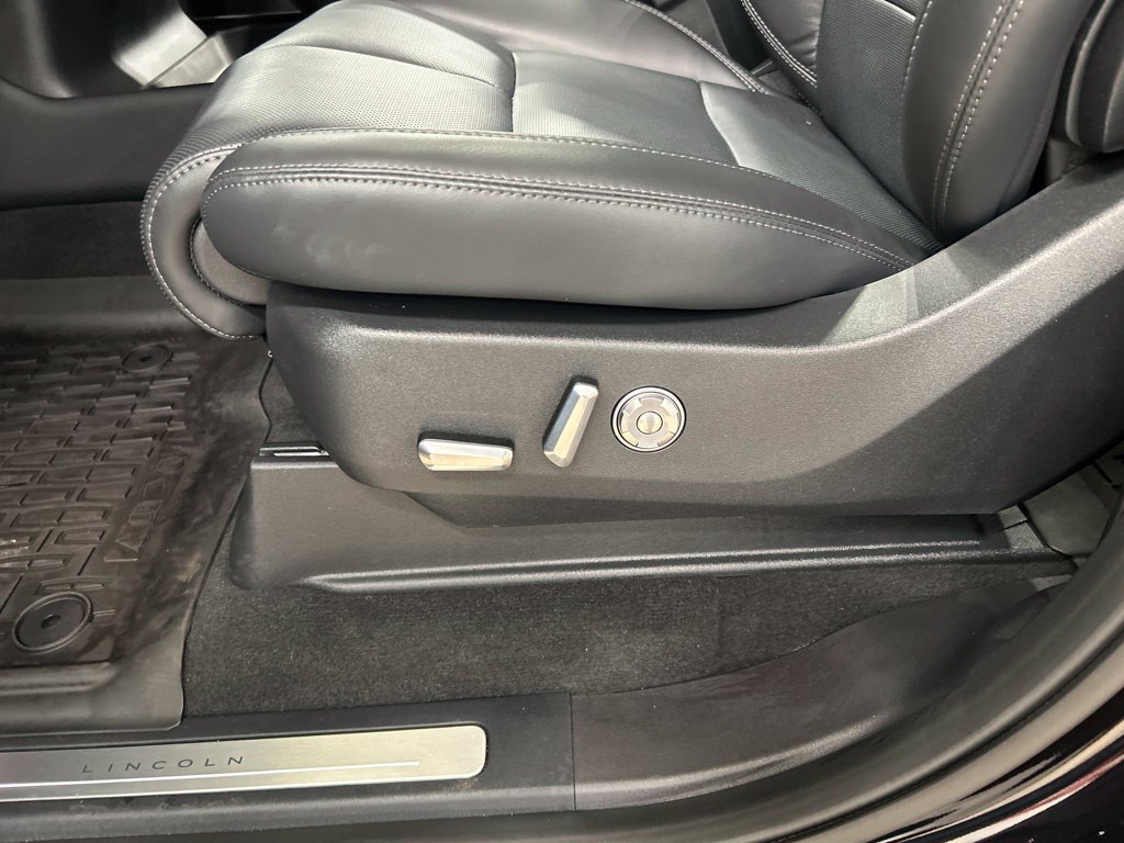 Used 2026 Lincoln Navigator L Reserve AWD/4WD image 11