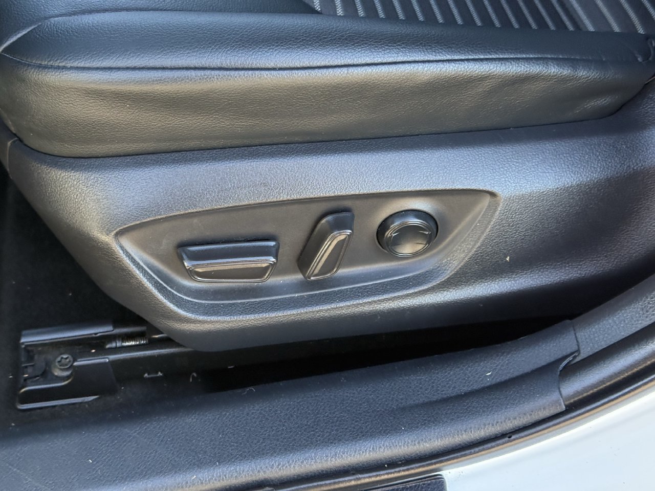 Used 2020 Toyota Camry SE FWD image 26