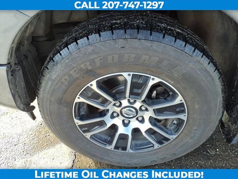 Used 2021 Nissan Titan SV w/ SV Convenience Package image 9