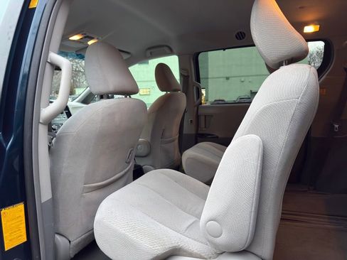 Used 2012 Toyota Sienna LE w/ Towing Pkg image 20