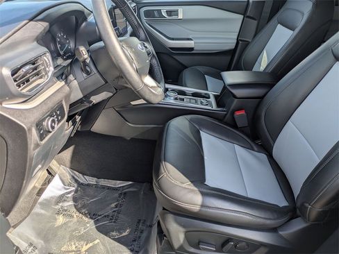 Used 2024 Ford Explorer XLT w/ Equipment Group 202A image 13