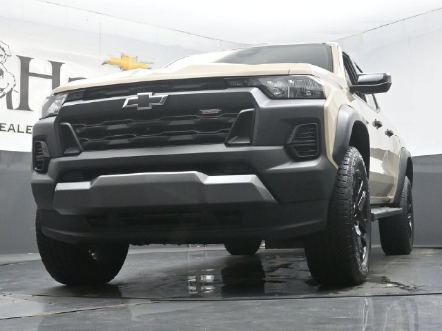 Used 2023 Chevrolet Colorado Trail Boss w/ LPO, Dark Essentials Package AWD/4WD image 4