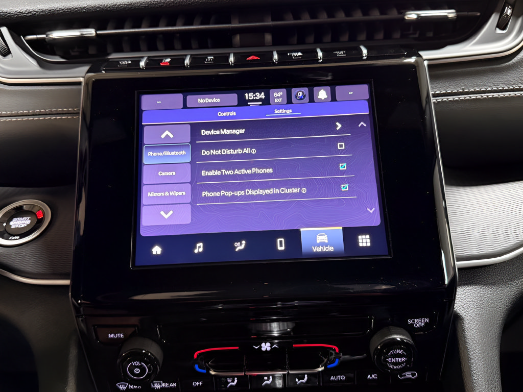 Certified 2025 Jeep Grand Cherokee Laredo X AWD/4WD image 13