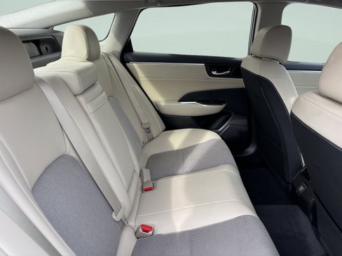 Certified 2018 Honda Clarity Plug-In Hybrid image 30