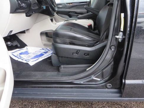 Used 2019 Dodge Grand Caravan SXT image 12