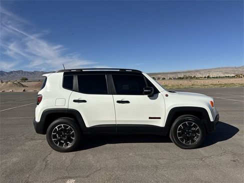 Used 2023 Jeep Renegade Trailhawk image 4