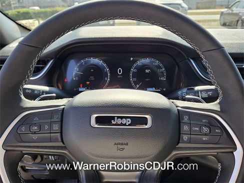 New 2025 Jeep Grand Cherokee Altitude image 22