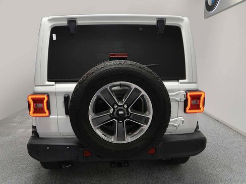 Used 2021 Jeep Wrangler Unlimited Sahara AWD/4WD image 4