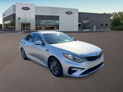 Used 2020 Kia Optima LX FWD image 2
