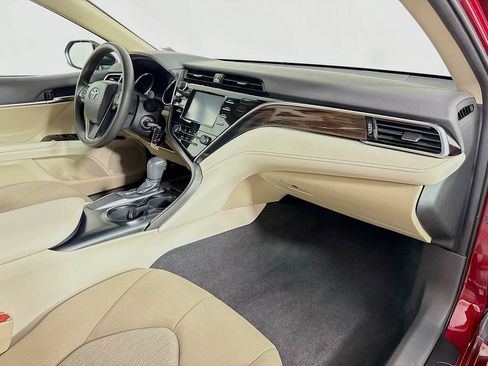Used 2018 Toyota Camry LE FWD image 22