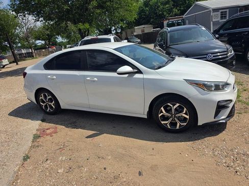 Used 2019 Kia Forte Sedan FWD image 2
