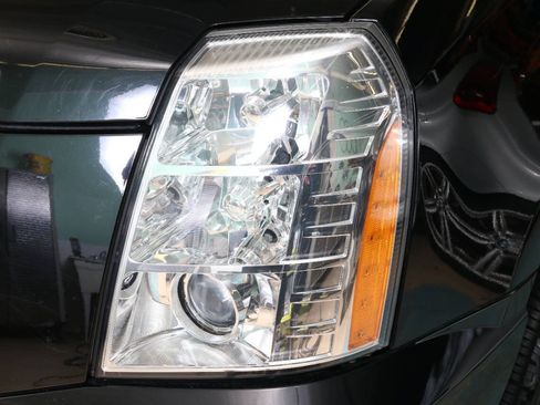 Used 2007 Cadillac Escalade AWD w/ Information Package image 12
