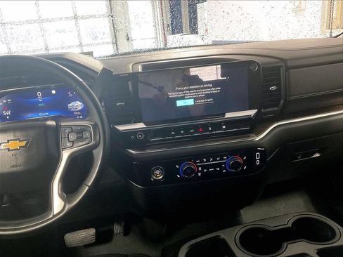 Used 2023 Chevrolet Silverado 1500 LT AWD/4WD image 18