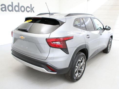 Used 2024 Chevrolet Trax LT w/ Driver Confidence Package FWD image 9