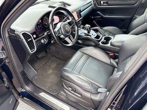 Used 2022 Porsche Cayenne Platinum Edition image 25