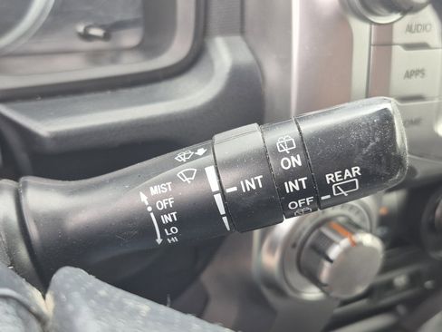 Used 2018 Toyota 4Runner SR5 AWD/4WD image 33