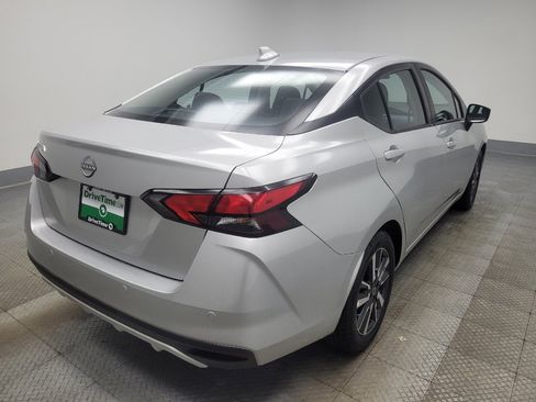 Used 2025 Nissan Versa SV FWD image 9