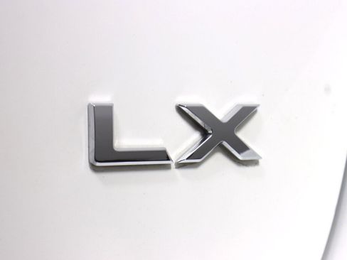 Used 2016 Kia Sedona LX w/ LX Convenience Package image 32