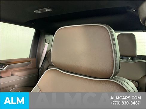 Used 2025 GMC Sierra 3500 Denali w/ Denali Reserve Package image 21