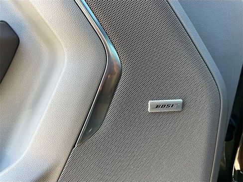 Used 2023 GMC Yukon XL SLT w/ SLT Luxury Package image 10