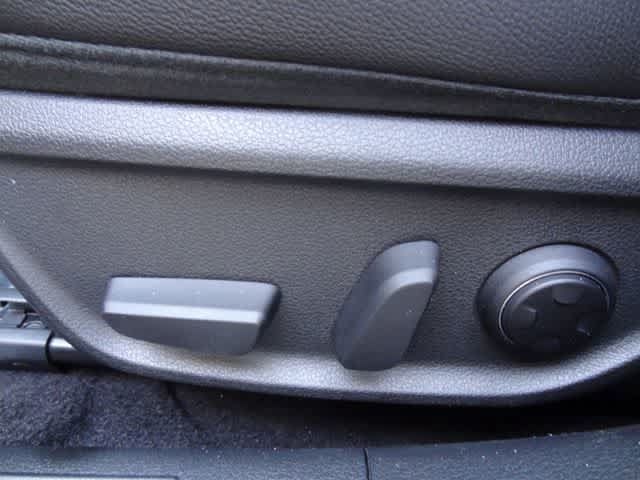 Used 2023 Genesis G70 2.0T RWD image 7