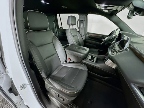 Used 2023 Chevrolet Suburban Premier image 33
