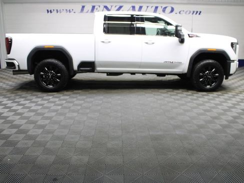 Used 2026 GMC Sierra 2500 AT4 w/ Technology Package AWD/4WD image 2