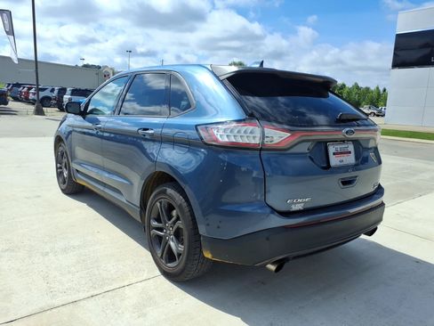 Used 2018 Ford Edge SEL w/ Equipment Group 201A AWD/4WD image 3