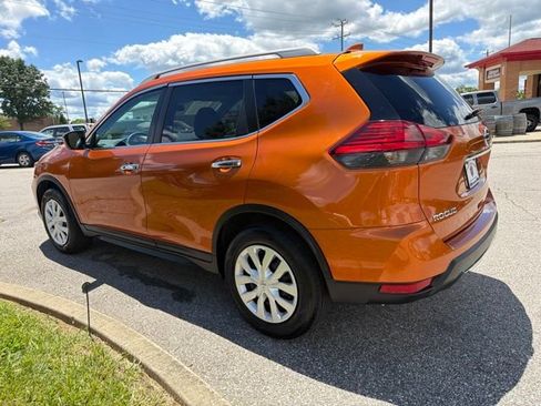 Used 2017 Nissan Rogue S w/ S Appearance Package FWD image 4